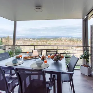 https://a7-2-bdr-partial-sea-view-ac-parking-terrace-pool.fr-provencehotel.com